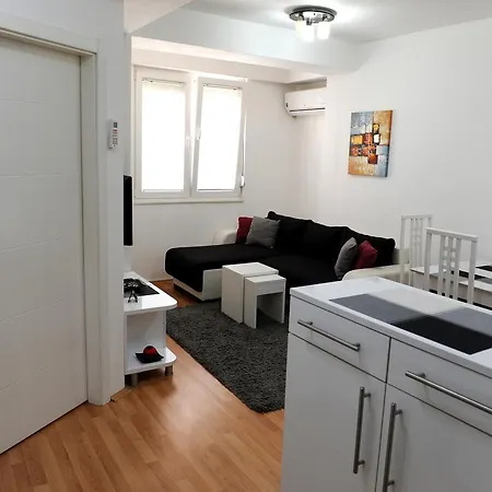 Apartment Deluxe *